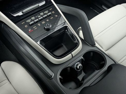 New 2026 Porsche Cayenne Coupe image 21