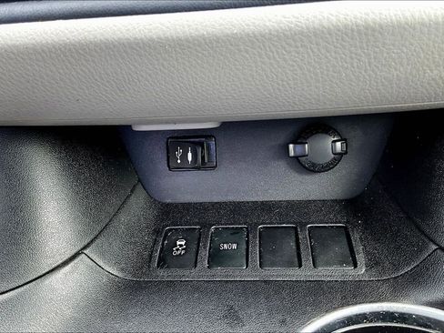 Used 2015 Toyota Highlander XLE FWD image 18