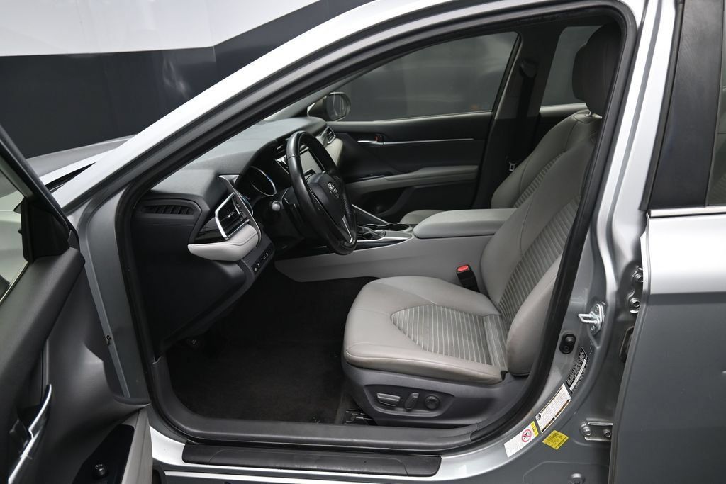 Used 2018 Toyota Camry SE FWD image 9
