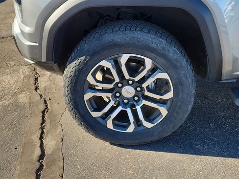 Used 2024 GMC Canyon AT4 w/ Technology Package image 7