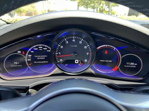 Used 2019 Porsche Cayenne w/ Premium Package AWD/4WD image 59
