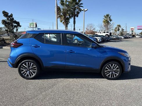 Used 2024 Nissan Kicks SV image 2