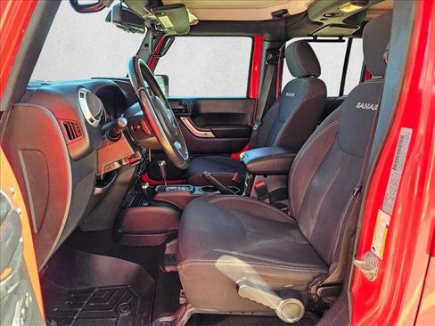 Used 2018 Jeep Wrangler Unlimited Sahara w/ Connectivity Group image 16