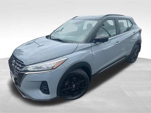 Used 2023 Nissan Kicks SR FWD image 3