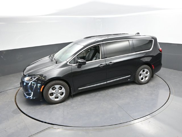 Used 2017 Chrysler Pacifica Touring-L Plus FWD image 41