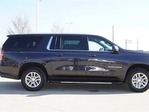 Used 2024 Chevrolet Suburban LT image 10