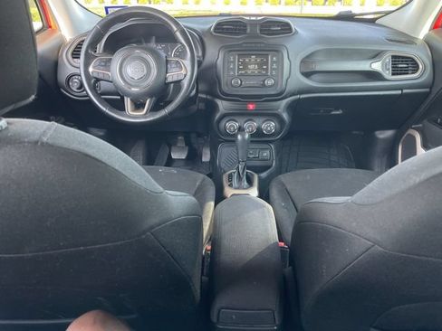 Used 2017 Jeep Renegade Latitude FWD image 10
