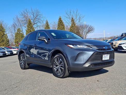 Used 2024 Toyota Venza LE image 1