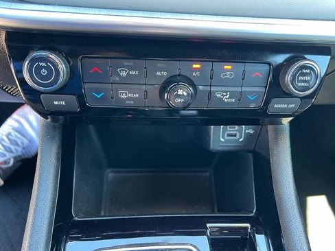 Used 2025 Jeep Compass Limited AWD/4WD image 34