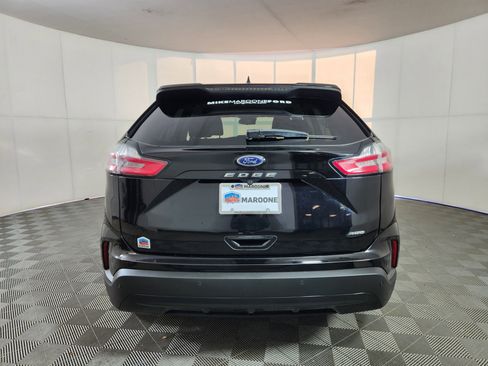 Certified 2021 Ford Edge SE image 6