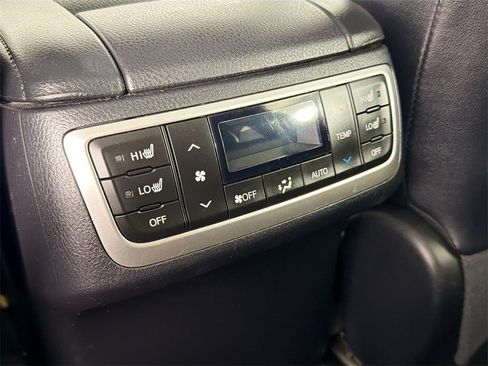 Used 2017 Toyota Highlander Limited image 25