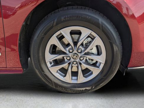 Used 2021 Toyota Sienna XLE w/ XLE Plus Package image 10