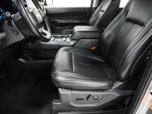 Used 2024 Ford Expedition XLT image 7