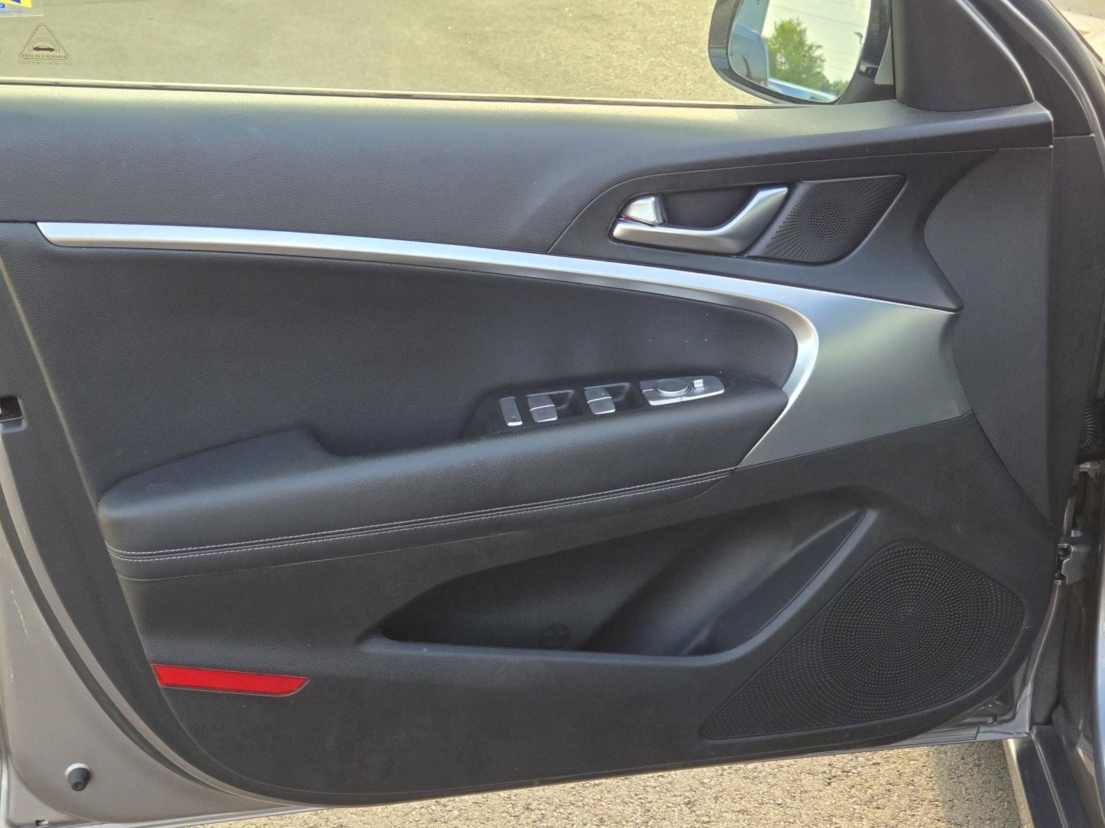 Used 2022 Genesis G70 2.0T AWD/4WD image 15