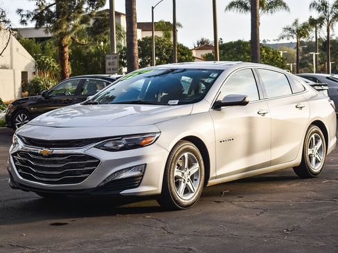 Used 2022 Chevrolet Malibu LT image 3
