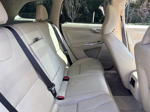 Used 2015 Volvo XC60 T5 Platinum image 29