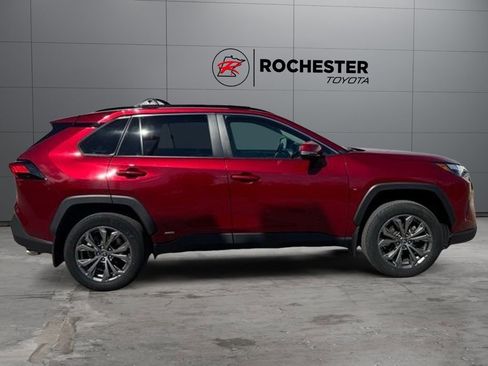 Certified 2022 Toyota RAV4 XLE Premium AWD/4WD image 36
