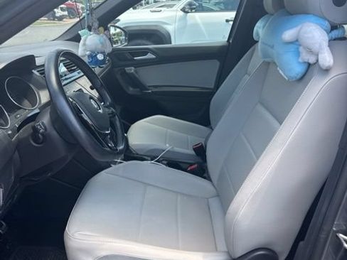 Used 2020 Volkswagen Tiguan SE R-Line AWD/4WD image 5
