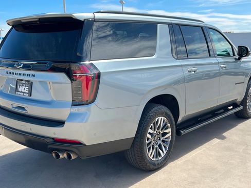 Used 2025 Chevrolet Suburban Z71 AWD/4WD image 6