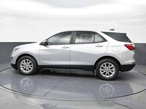 Used 2021 Chevrolet Equinox LS FWD image 2