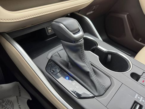 Used 2022 Toyota Highlander XLE image 8