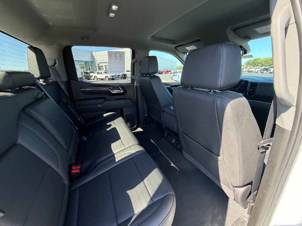 Used 2025 GMC Sierra 1500 SLT AWD/4WD image 26