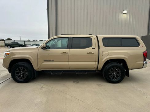 Used 2020 Toyota Tacoma SR image 10
