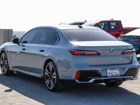 Used 2023 BMW 740i w/ Parking Assistance Package image 6