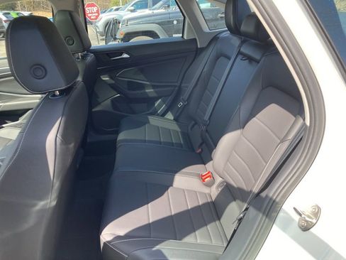 Certified 2024 Volkswagen Jetta SE image 9