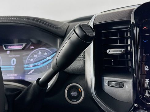 New 2026 RAM 2500 Laramie AWD/4WD image 12