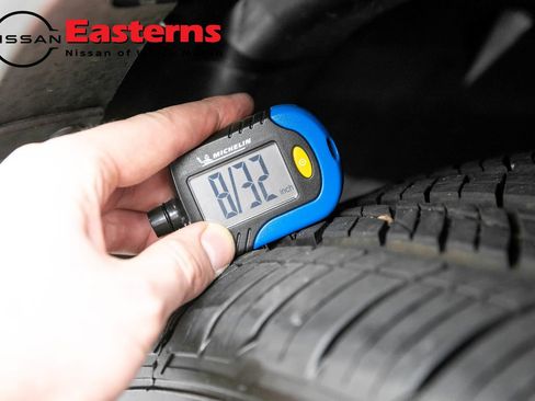 Used 2025 Nissan Pathfinder S image 45