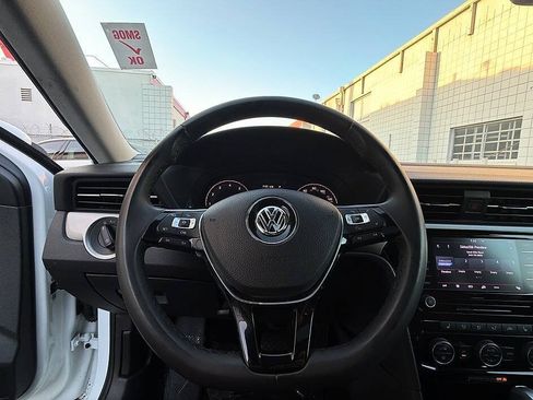 Used 2022 Volkswagen Passat 2.0T SE FWD image 6