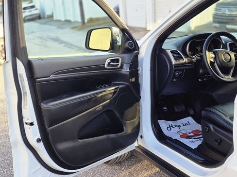 Used 2017 Jeep Grand Cherokee Limited image 16