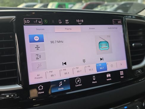 Used 2023 Chrysler Pacifica Touring-L FWD image 30