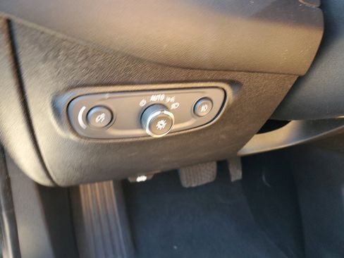 Used 2019 Chevrolet Equinox Premier image 18