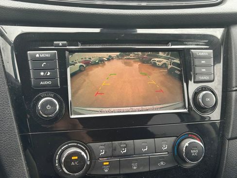 Used 2019 Nissan Rogue S w/ Special Edition Package FWD image 29