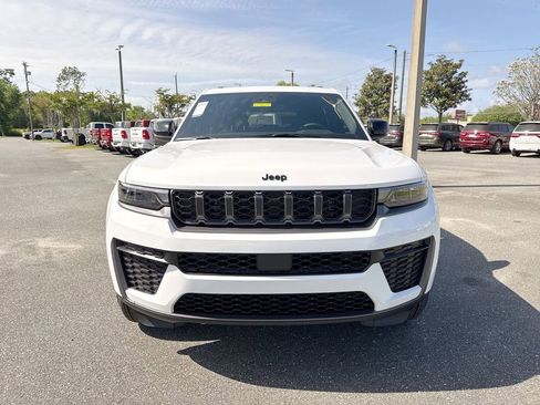 New 2026 Jeep Grand Cherokee Altitude image 8