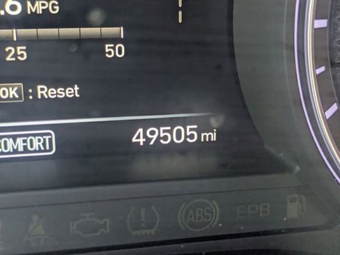 Used 2019 Genesis G70 3.3T Advanced image 22