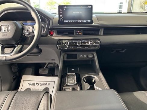 Used 2025 Honda Pilot Elite image 11