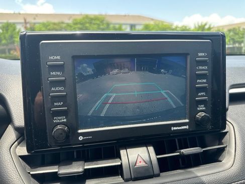 Used 2021 Toyota RAV4 LE AWD/4WD image 4