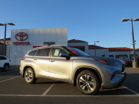 Certified 2023 Toyota Highlander XLE image 14