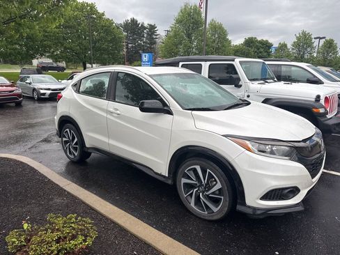 Used 2019 Honda HR-V Sport image 3