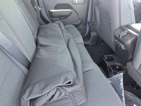 Used 2025 Jeep Gladiator Sport image 14