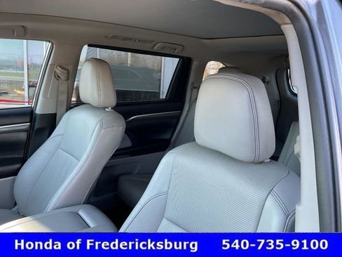Used 2019 Toyota Highlander Limited Platinum image 32