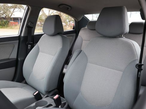 Used 2013 Hyundai Accent GLS image 6