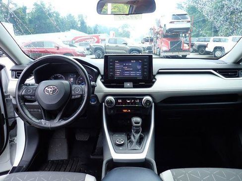 Certified 2021 Toyota RAV4 XLE w/ Convenience Package AWD/4WD image 20