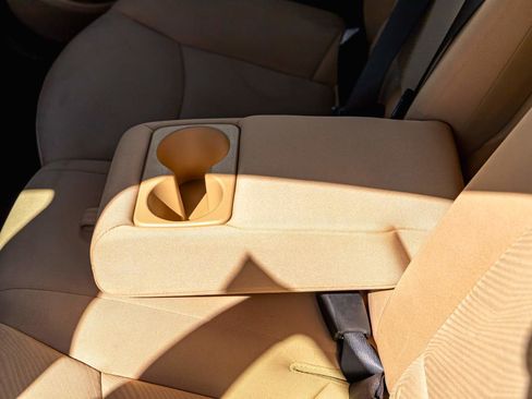 Used 2013 Hyundai Elantra GLS w/ Preferred Pkg image 18