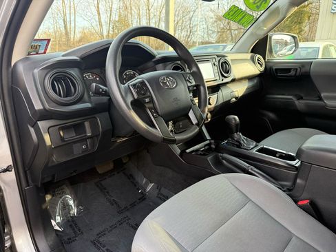 Used 2019 Toyota Tacoma SR w/ SX Package image 10