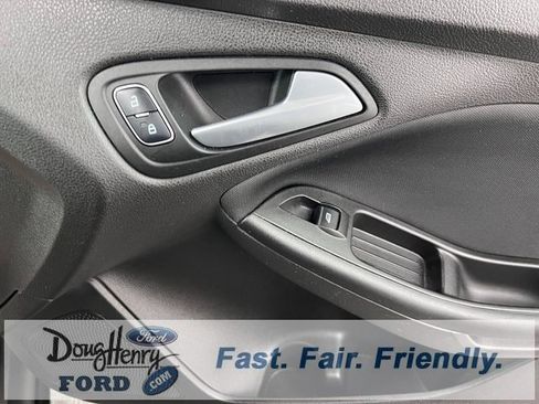 Used 2017 Ford Focus SE image 30