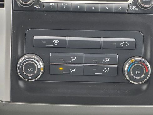 Used 2015 Nissan Frontier SV image 14